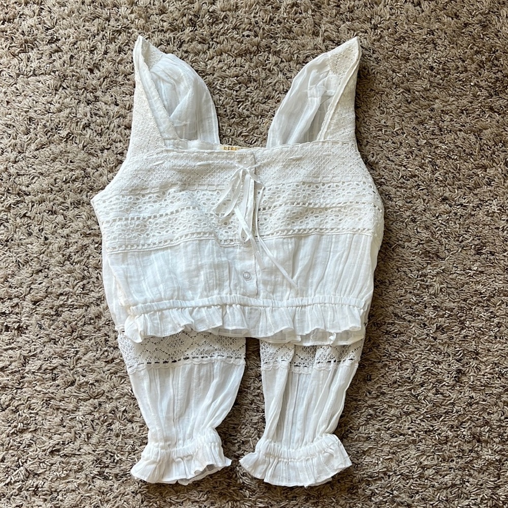 White, laced crop top